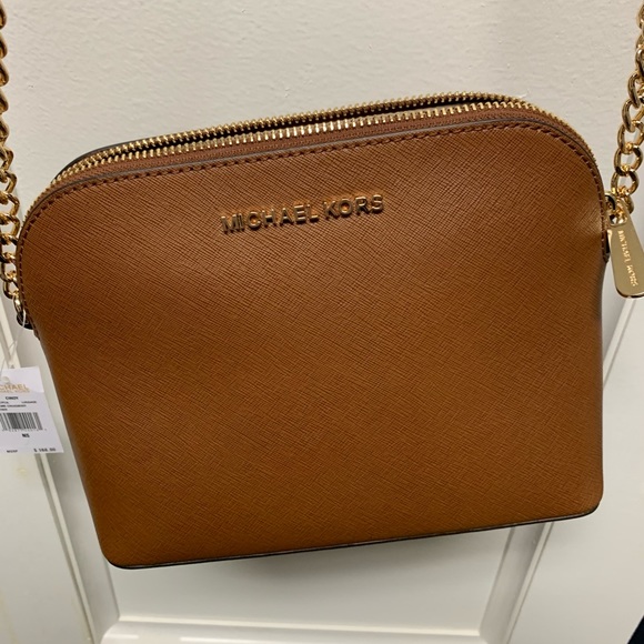 ✅NWT Michael Kors Cindy Dome Crossbody - Picture 2 of 8